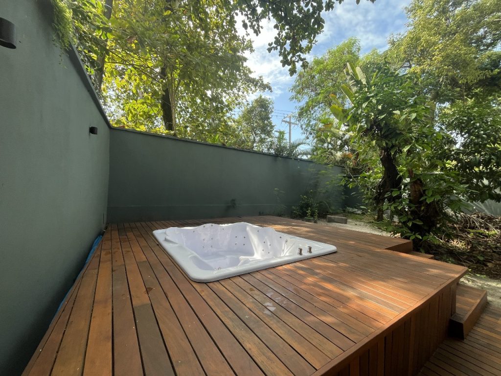 CASA EM EXCELENTE CONDOMÍNIO RESIDENCIAL