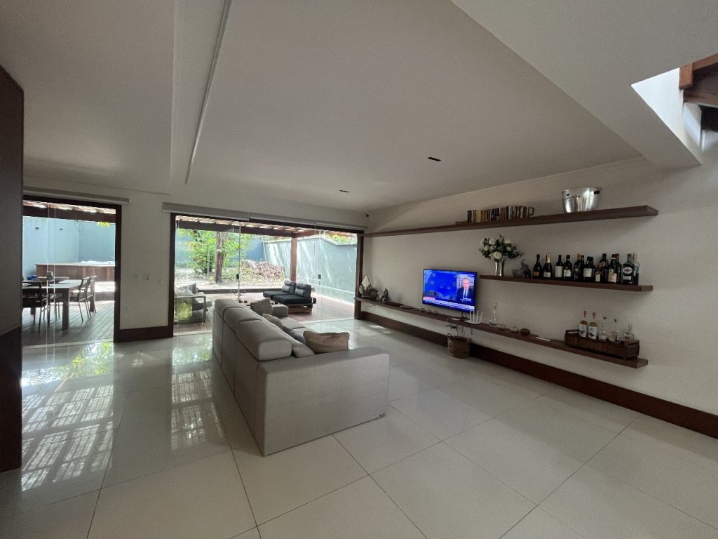 CASA EM EXCELENTE CONDOMÍNIO RESIDENCIAL