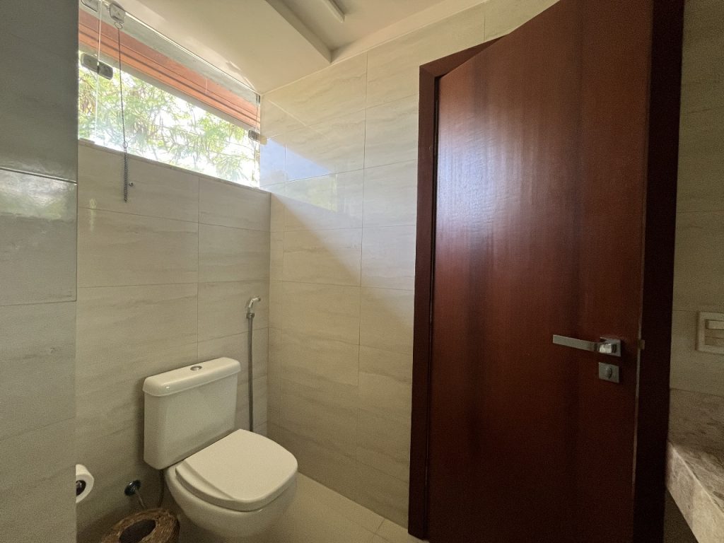 CASA EM EXCELENTE CONDOMÍNIO RESIDENCIAL