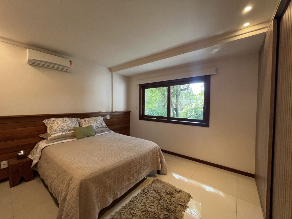 CASA EM EXCELENTE CONDOMÍNIO RESIDENCIAL