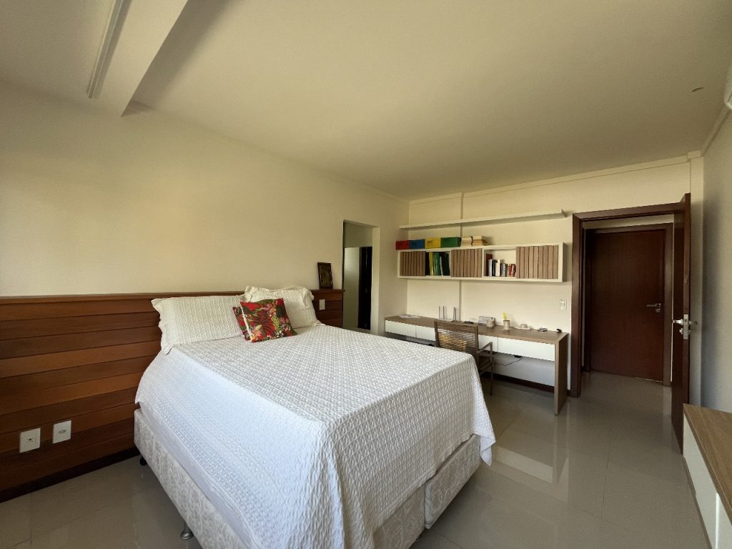 CASA EM EXCELENTE CONDOMÍNIO RESIDENCIAL